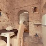 La Corte Dell'astore - Trulli Diffusi Nel Centro Storico Di 3*