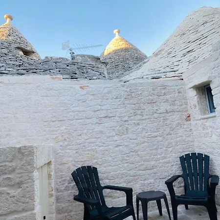 Resort La Corte Dell'astore - Trulli Diffusi Nel Centro Storico Di 3*