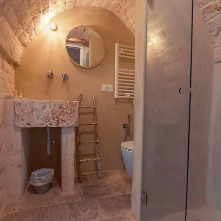 Resort La Corte Dell'astore - Trulli Diffusi Nel Centro Storico Di 3*