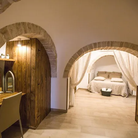 La Corte Dell'astore - Trulli Diffusi Nel Centro Storico Di 3*