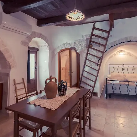 La Corte Dell'astore - Trulli Diffusi Nel Centro Storico Di 3* Alberobello