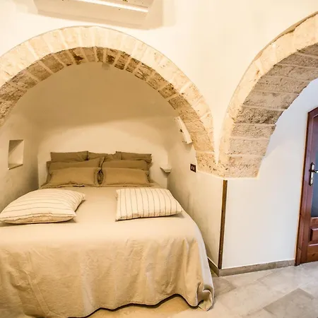 La Corte Dell'astore - Trulli Diffusi Nel Centro Storico Di 3*