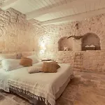 La Corte Dell'astore - Trulli Diffusi Nel Centro Storico Di Feriested