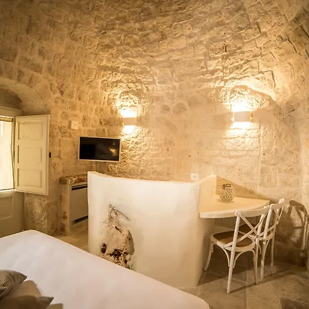 La Corte Dell'astore - Trulli Diffusi Nel Centro Storico Di Semesteranläggning (resort)