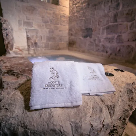 Üdülőközpont La Corte Dell'astore - Trulli Diffusi Nel Centro Storico Di 3*