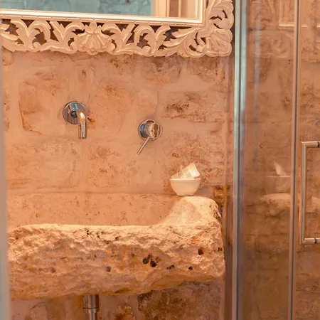 La Corte Dell'astore - Trulli Diffusi Nel Centro Storico Di 3*