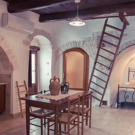 La Corte Dell'astore - Trulli Diffusi Nel Centro Storico Di 3*