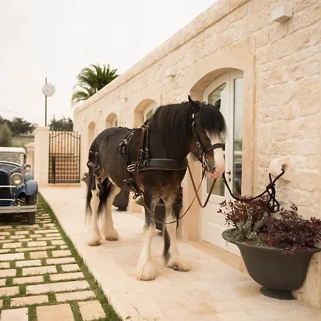 Üdülőközpont La Corte Dell'astore - Trulli Diffusi Nel Centro Storico Di 3*
