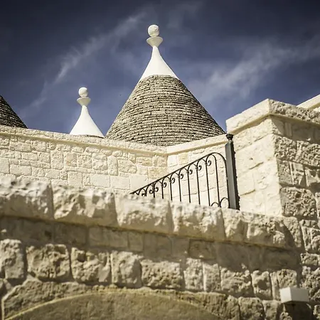 La Corte Dell'astore - Trulli Diffusi Nel Centro Storico Di 3*