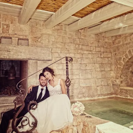 La Corte Dell'astore - Trulli Diffusi Nel Centro Storico Di Semesteranläggning (resort)