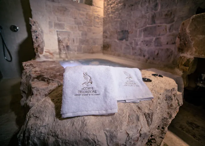 Resort La Corte Dell'astore - Trulli Diffusi Nel Centro Storico Di 3*