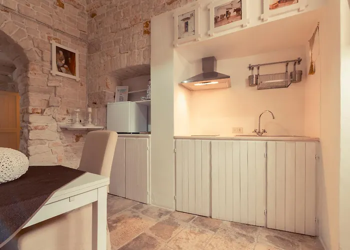 Resort La Corte Dell'astore - Trulli Diffusi Nel Centro Storico Di 3*