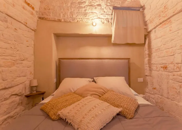 Resort La Corte Dell'astore - Trulli Diffusi Nel Centro Storico Di 3*