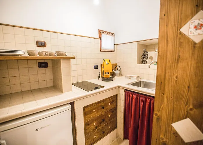 Resort La Corte Dell'astore - Trulli Diffusi Nel Centro Storico Di 3*